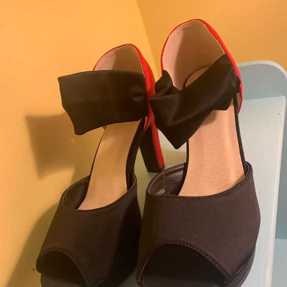Elegant Black and Red Women's Heels - Picture 1 of 4